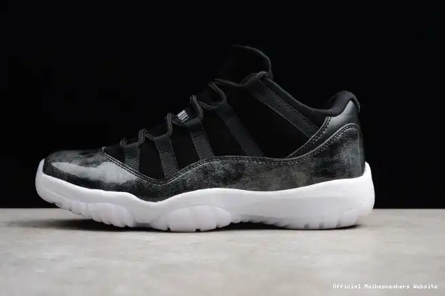 Official Maikesneakers 